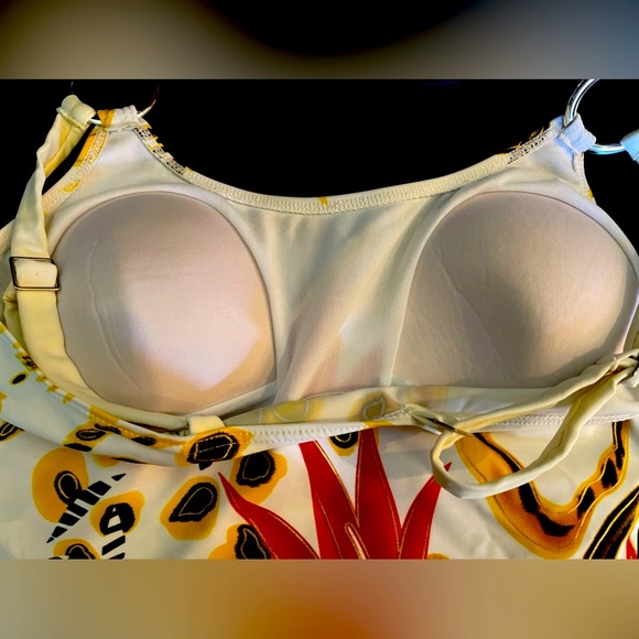 Beautiful one piece bathing suit - Picture 4 of 4